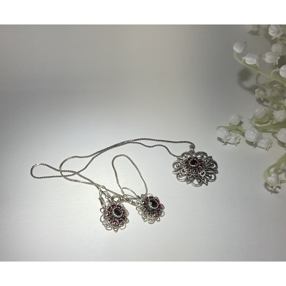 Vintage Garnet Red Crystal Filigree Necklace & Dangle Earrings See Silver Floral